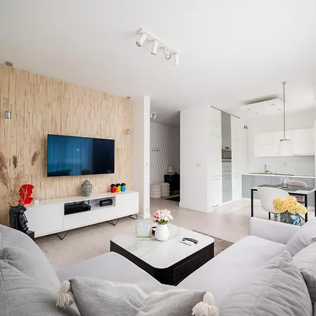 Pszczynska Modern By Bookinghost *